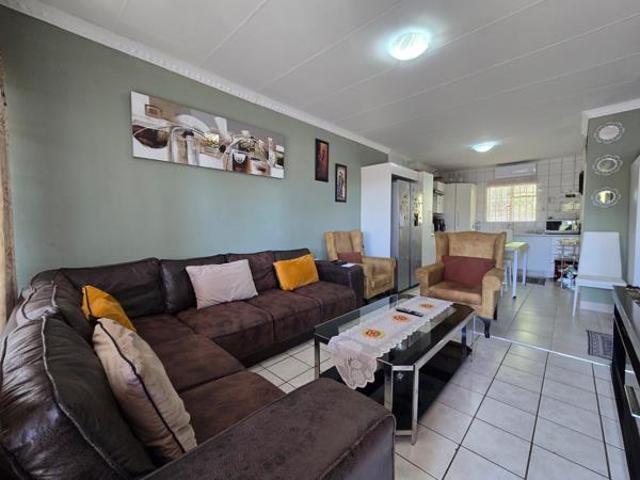 2 Bedroom Townhouse in Sonheuwel