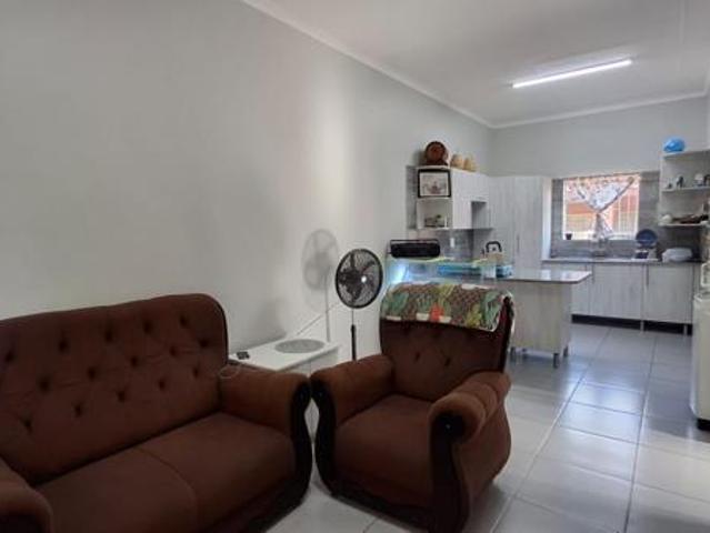 2 Bedroom Townhouse in Sonheuwel