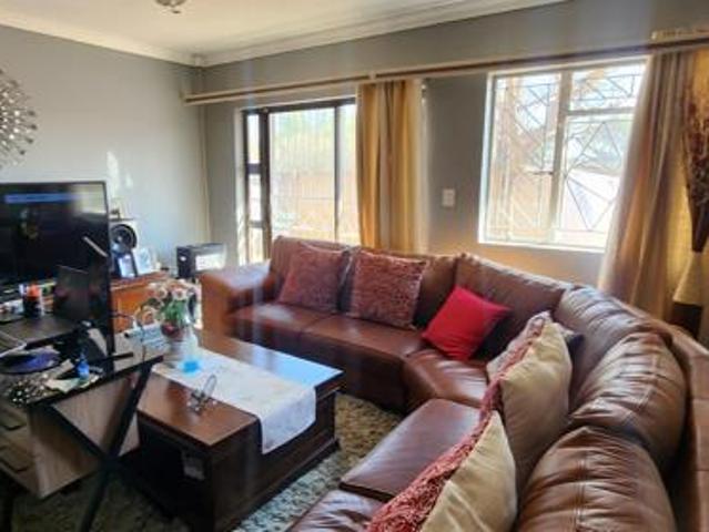 2 Bedroom Townhouse in South Ridge