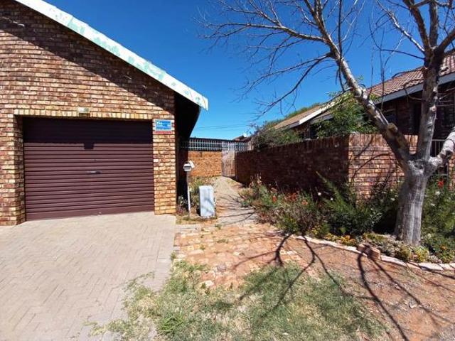 2 Bedroom Townhouse in South Ridge