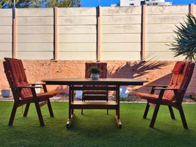 2 Bedroom Townhouse in Table View