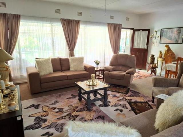 2 Bedroom Townhouse in Uvongo