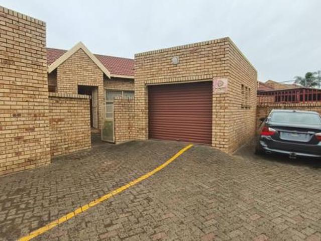 2 Bedroom Townhouse in Uitsig