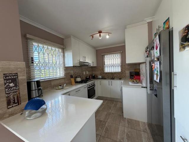 2 Bedroom Townhouse in Uitzicht