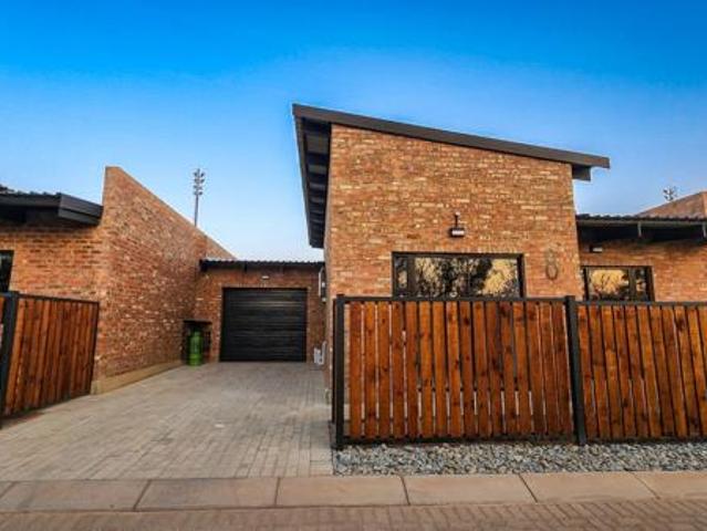 2 Bedroom Townhouse in Vyfhoek AH
