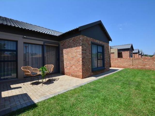 2 Bedroom Townhouse in Van Der Hoff Park