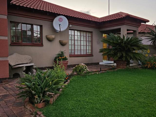 2 Bedroom Townhouse in Vanderbijlpark Central East 2