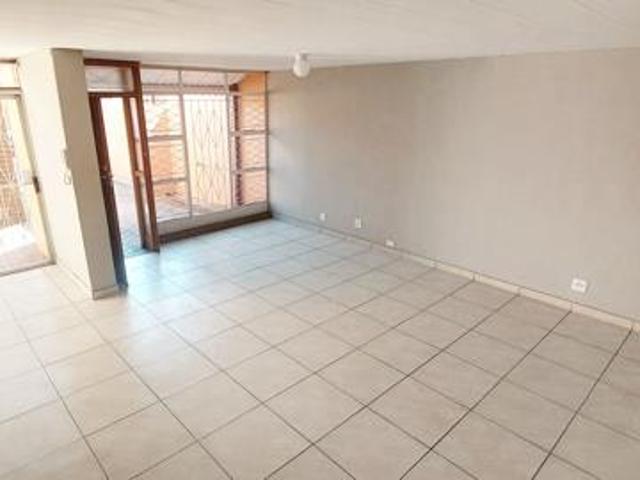 2 Bedroom Townhouse in Vanderbijlpark SW1