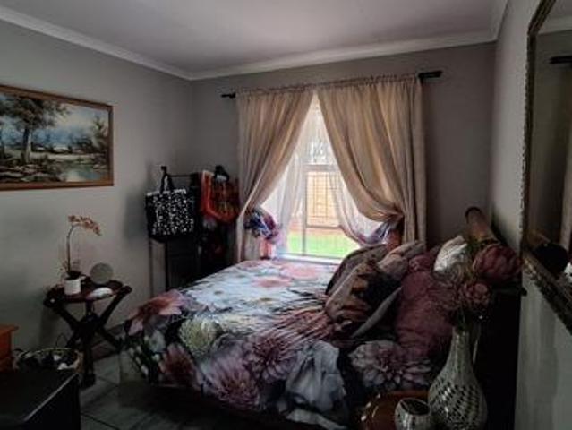 2 Bedroom Townhouse in Vanderbijlpark SW5
