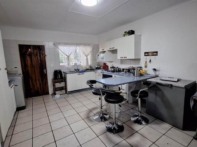 2 Bedroom Townhouse in Vanderbijlpark SE3
