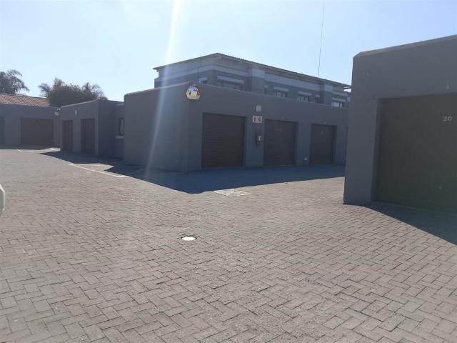 2 Bedroom Townhouse in Vanderbijlpark SE2