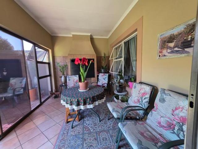 2 Bedroom Townhouse in Vanderbijlpark SE2