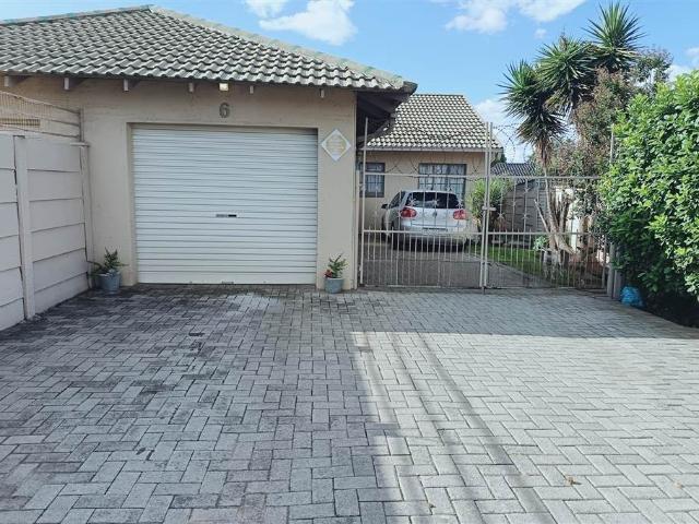 2 Bedroom Townhouse in Vanderbijlpark SE