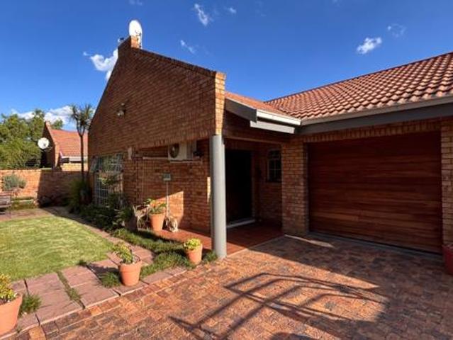 2 Bedroom Townhouse in Vanderbijlpark SE