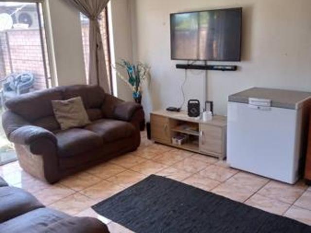 2 Bedroom Townhouse in Veld En Vlei