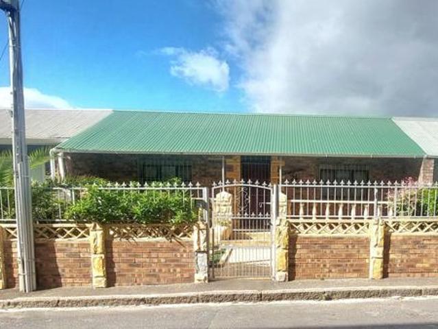 2 Bedroom Townhouse in Wynberg