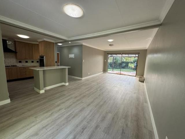 2 Bedroom Townhouse in Waterkloof Heights