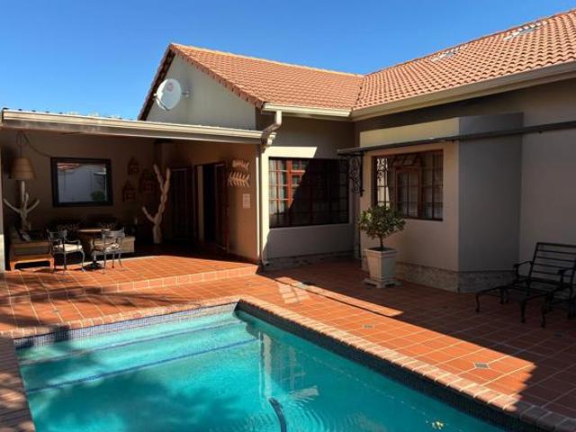 2 Bedroom Townhouse in Waterkloof Ridge