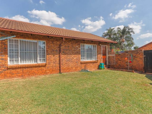 2 Bedroom Townhouse in Weavind Park