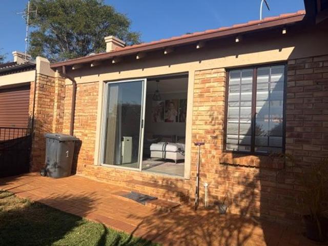 2 Bedroom Townhouse in Weltevreden Park