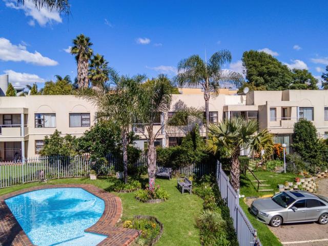 2 Bedroom Townhouse in Weltevreden Park