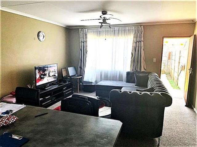 2 Bedroom Townhouse in Weltevreden Park