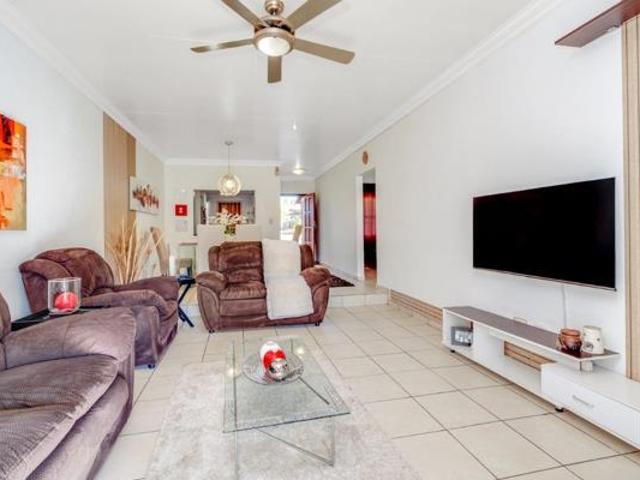 2 Bedroom Townhouse in Weltevreden Park