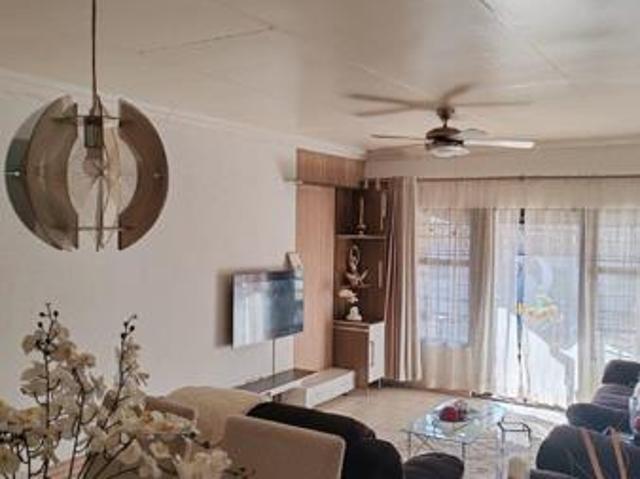 2 Bedroom Townhouse in Weltevreden Park