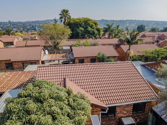 2 Bedroom Townhouse in Weltevreden Park