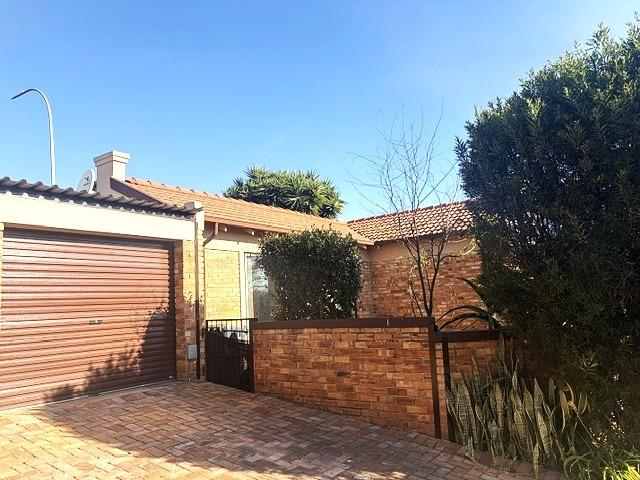 2 Bedroom Townhouse in Weltevreden Park