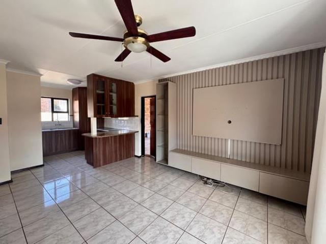 2 Bedroom Townhouse in Weltevreden Park