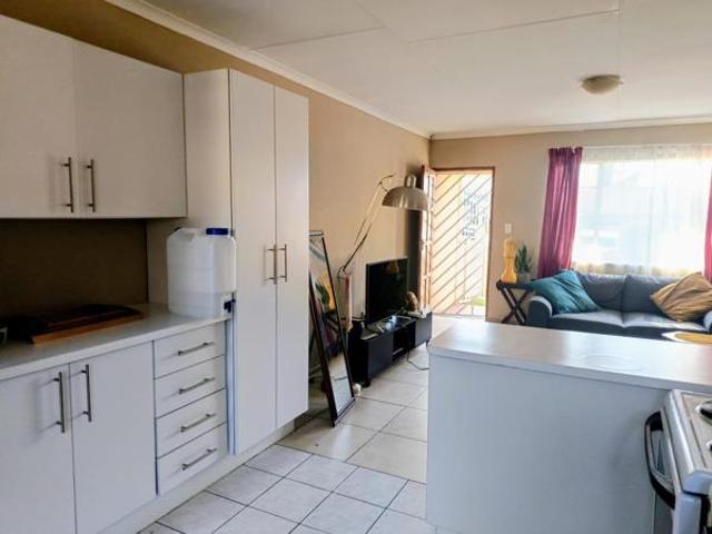 2 Bedroom Townhouse in Weltevreden Park