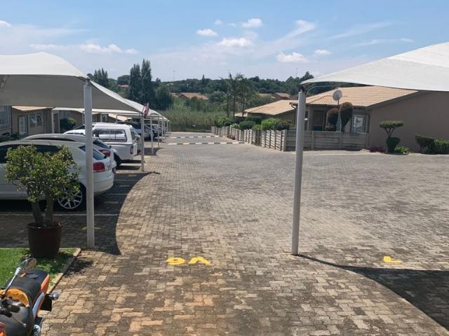 2 Bedroom Townhouse in Weltevreden Park