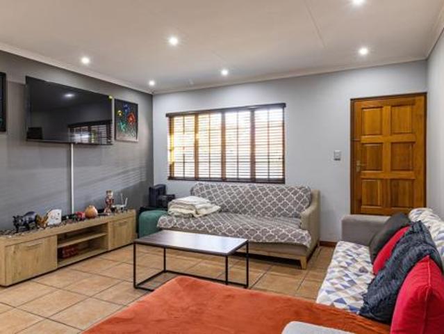 2 Bedroom Townhouse in Weltevreden Park