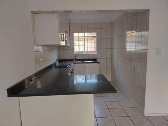 2 Bedroom Townhouse in Weltevreden Park