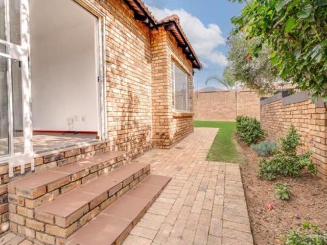 2 Bedroom Townhouse in Weltevreden Park