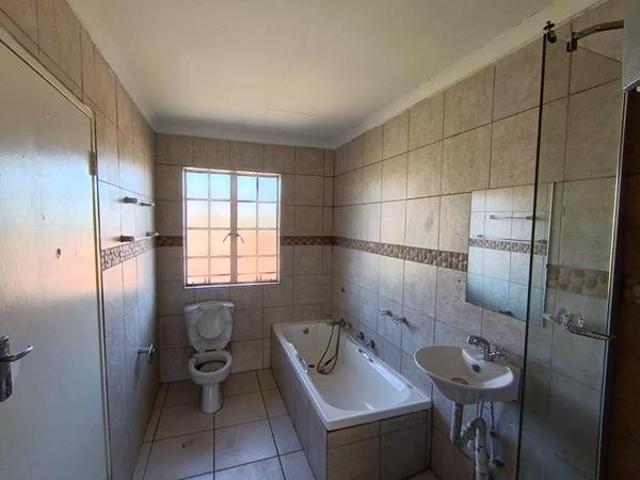 2 Bedroom Townhouse in Weltevreden Park