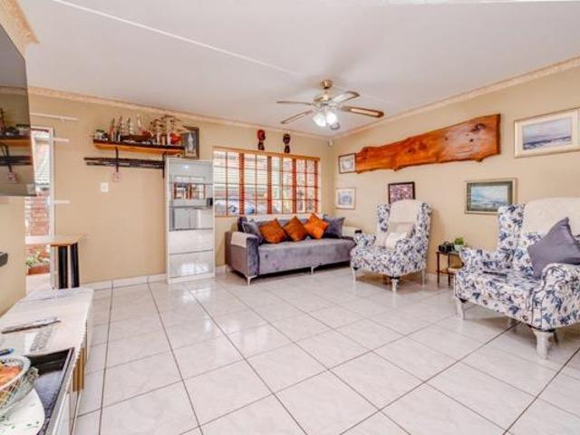 2 Bedroom Townhouse in Weltevreden Park