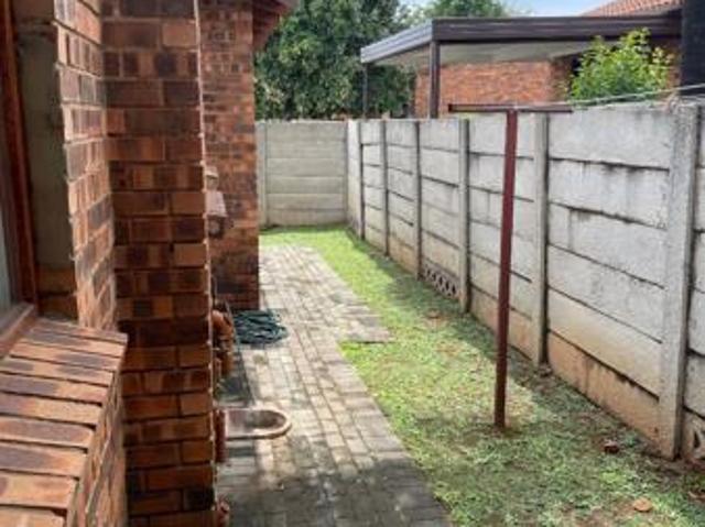 2 Bedroom Townhouse in Weltevreden Park