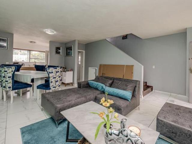 2 Bedroom Townhouse in Weltevreden Park