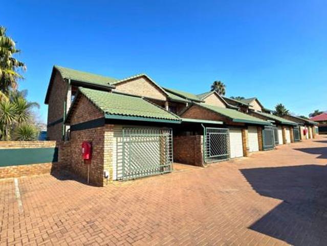 2 Bedroom Townhouse in Weltevreden Park