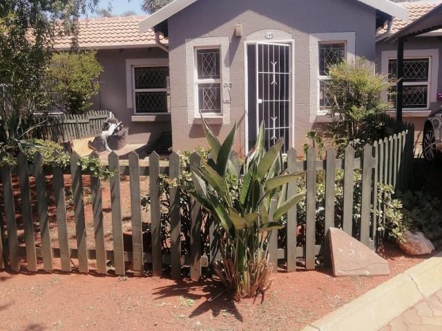 2 Bedroom Townhouse in Weltevreden Park