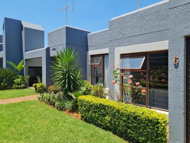 2 Bedroom Townhouse in Weltevreden Park
