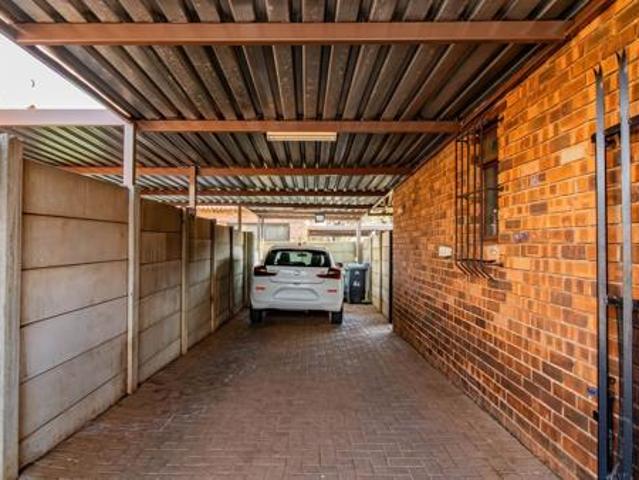 2 Bedroom Townhouse in Weltevreden Park