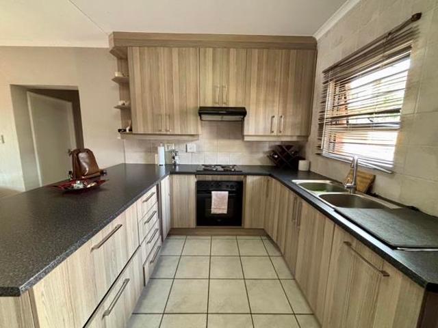 2 Bedroom Townhouse in Wilgeheuwel