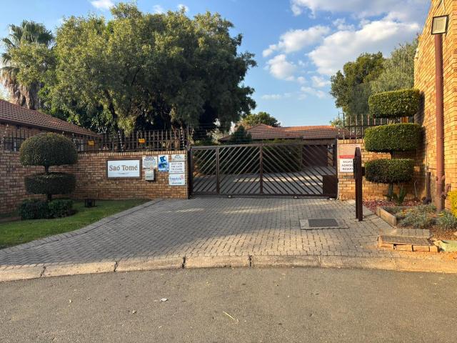 2 Bedroom Townhouse in Wilgeheuwel