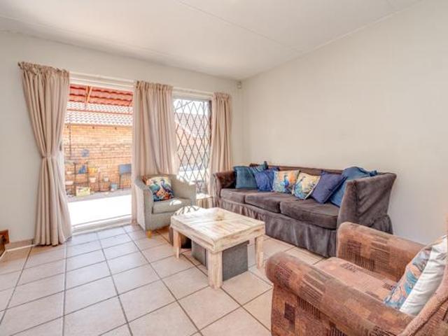 2 Bedroom Townhouse in Wilgeheuwel