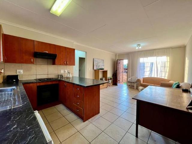 2 Bedroom Townhouse in Wilgeheuwel