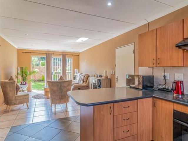 2 Bedroom Townhouse in Wilgeheuwel