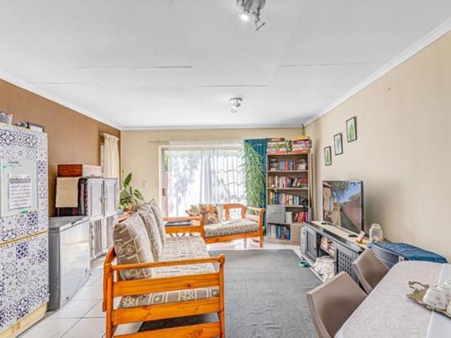 2 Bedroom Townhouse in Wilgeheuwel